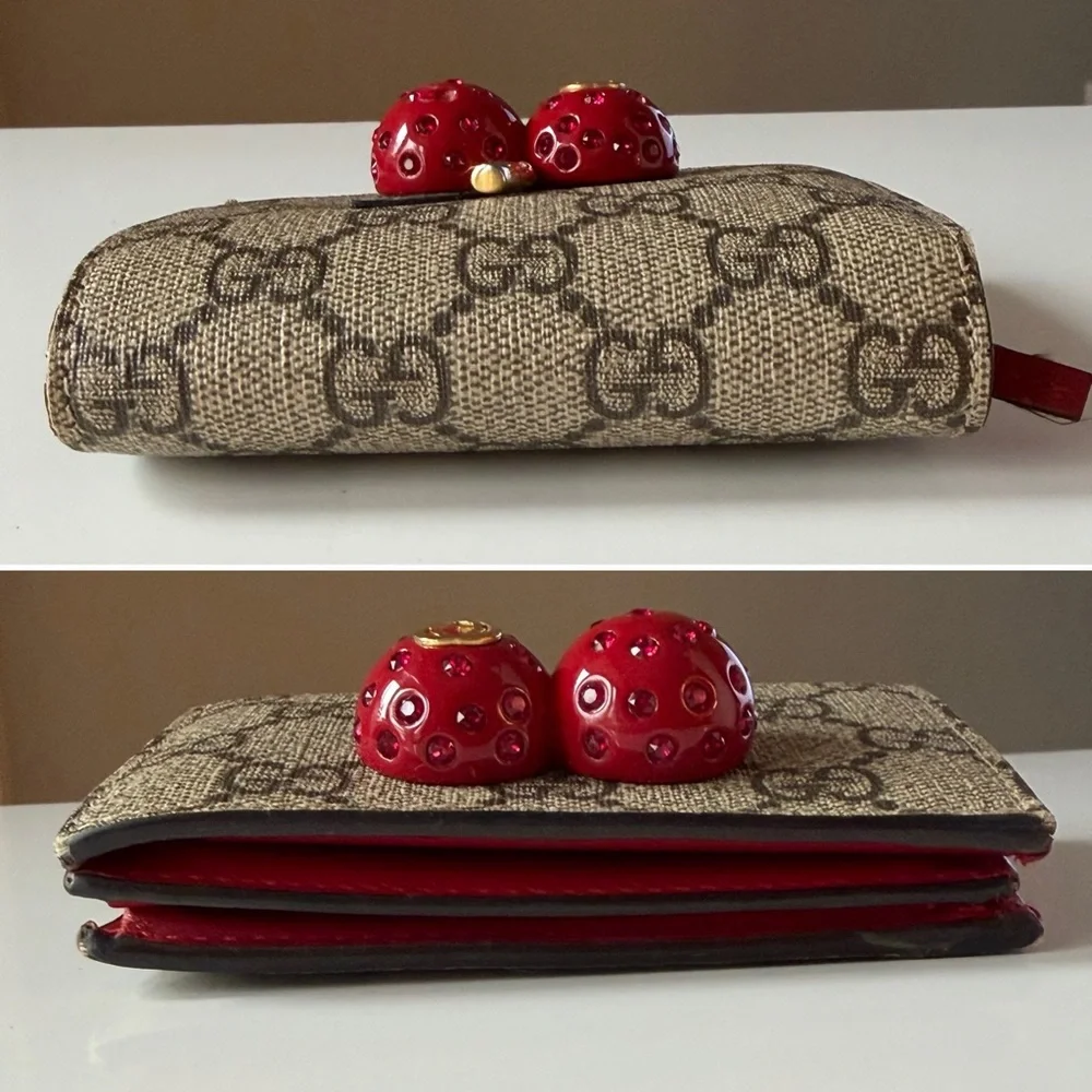 🍒 Gucci GG Supreme Cherry Crystal Compact Wallet - Picture 6 of 13